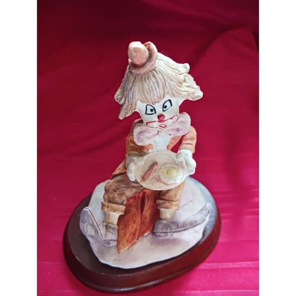 Leonardo Vtg Clown Figurine With A Breakfast Plate On Wooden Base - Picture 1 of 9